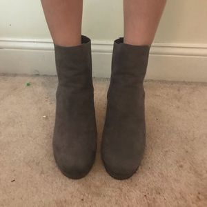 GREY BOOTIES